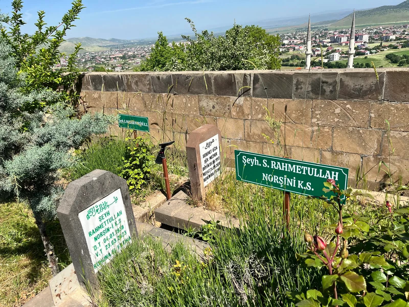 Kabristandan Norşin manzarası