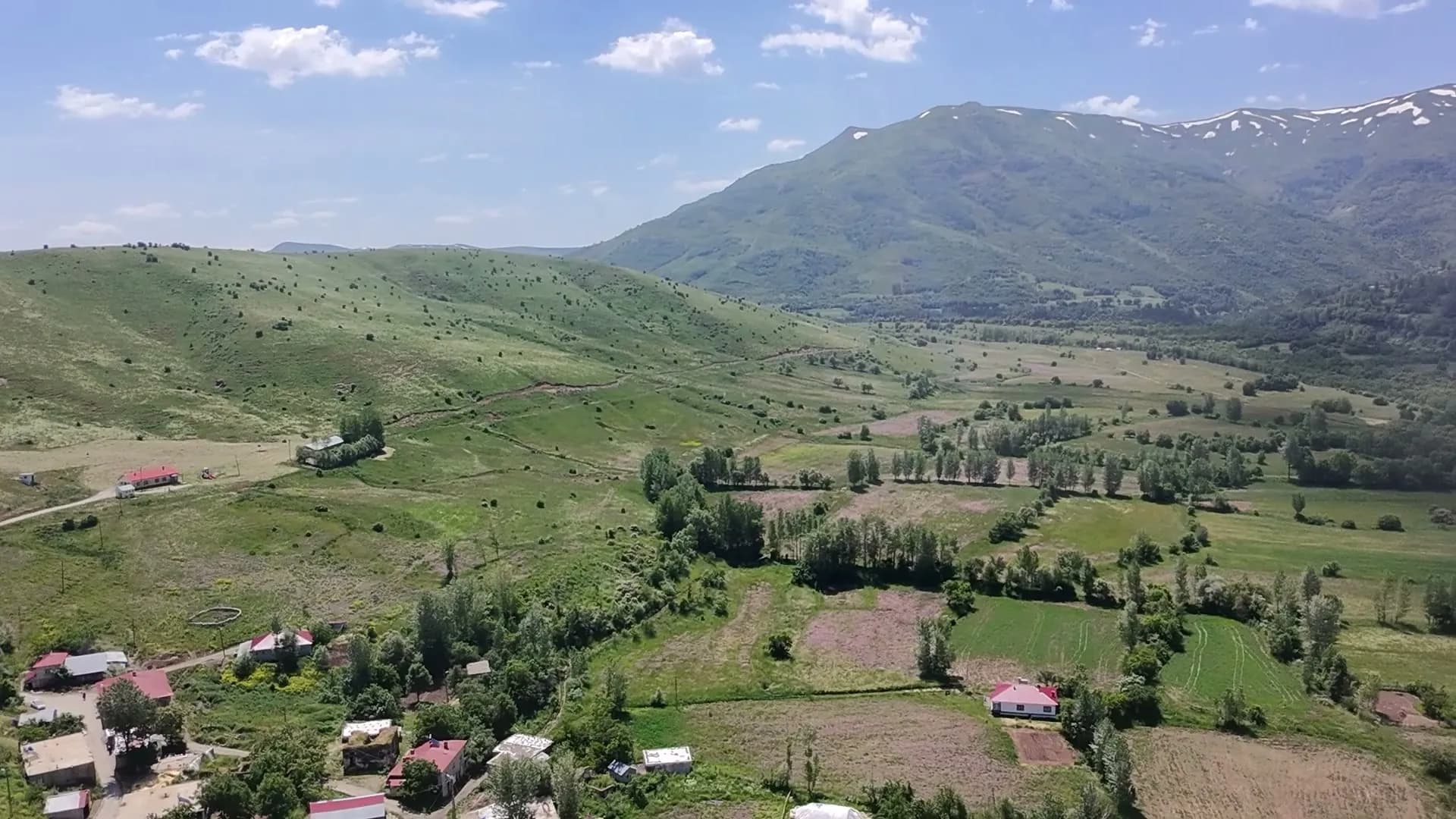 Norşin — karlı dağlar ve yeşil vadi